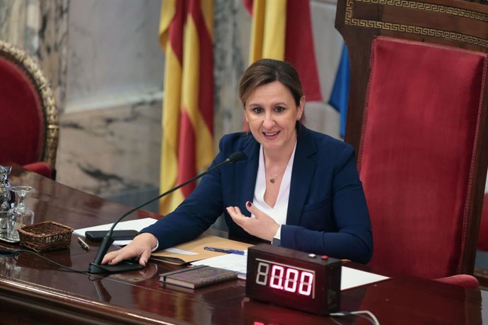 L'alcaldessa de València, María José Catalá, durant un ple de l'ajuntament de la ciutat.