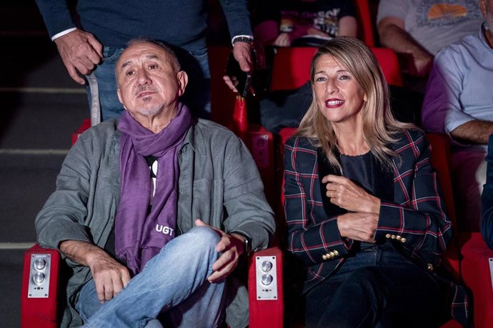 Archivo - (I-D) El secretario general de UGT, Pepe Álvarez, y la vicepresidenta segunda y ministra de Trabajo y Economía Social, Yolanda Díaz, en una imagen de archivo