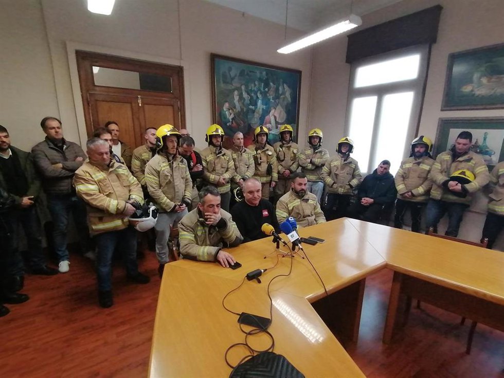 Rueda de prensa de los bomberos de Ferrol