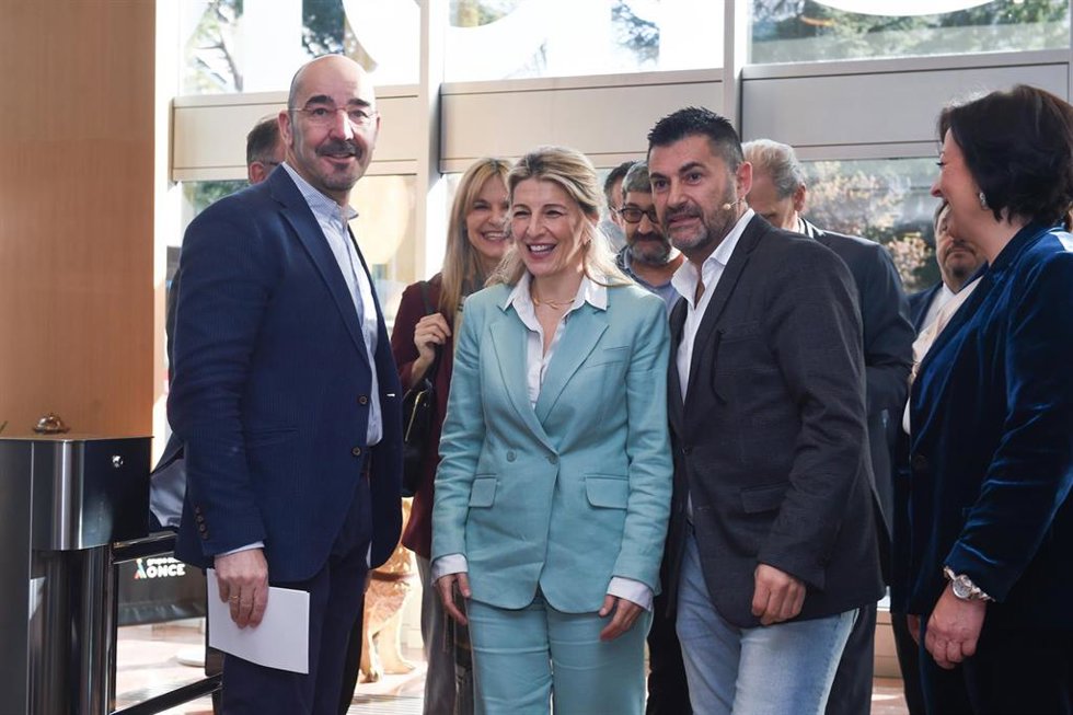 Archivo - La vicepresidenta segunda y ministra de Trabajo y Economía Social, Yolanda Díaz (2i), inaugura la jornada 'Los retos y el futuro del trabajo autónomo', en la Torre ILUNION, a 6 de marzo de 2024, en Madrid (España). El diálogo cuenta con la par