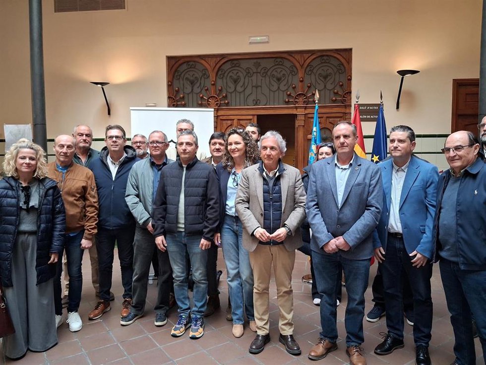 Raúl Mérida junto a alcaldes de municipios afectados por la dana