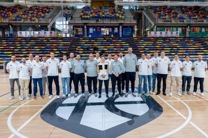 La FEB presenta el nuevo proyecto de las selecciones de formación masculinas, que encabezan el seleccionador nacional Chus Mateo, y Paco Redondo, coordinador de Formación Masculino, con la presencia de Elisa Aguilar, presidenta de la FEB.