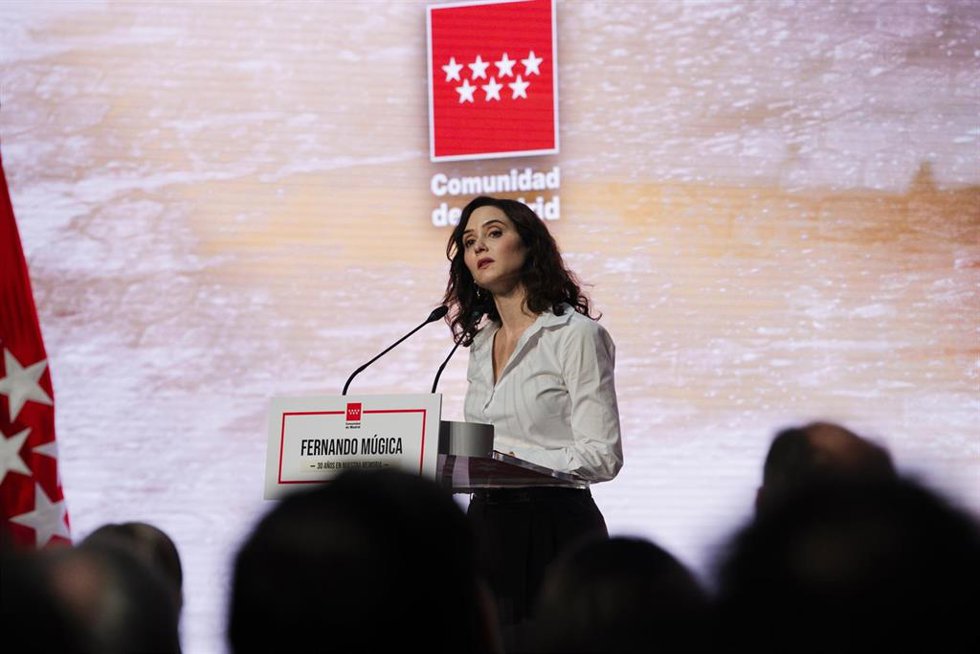La presidenta de la Comunidad de Madrid, Isabel Díaz Ayuso, interviene durante la presentación del cortometraje documental Recuerdo de un hombre libre, en la Real Casa de Correos