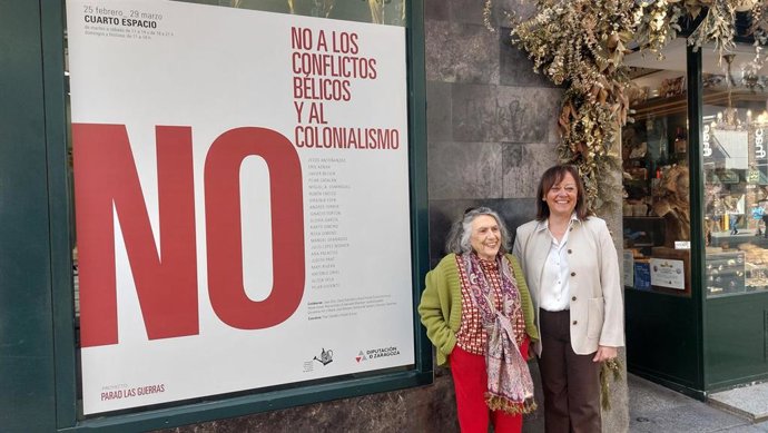 La coordinadora de la exposición, Pilar Catalán, y la diputada delegada de Cultura de la DPZ, Charo Lázaro.