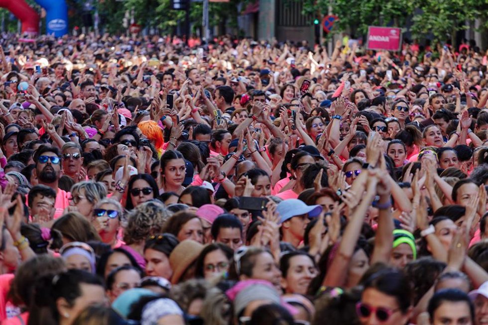 Archivo - Miles de personas participan en la Carrera de la Mujer de Madrid