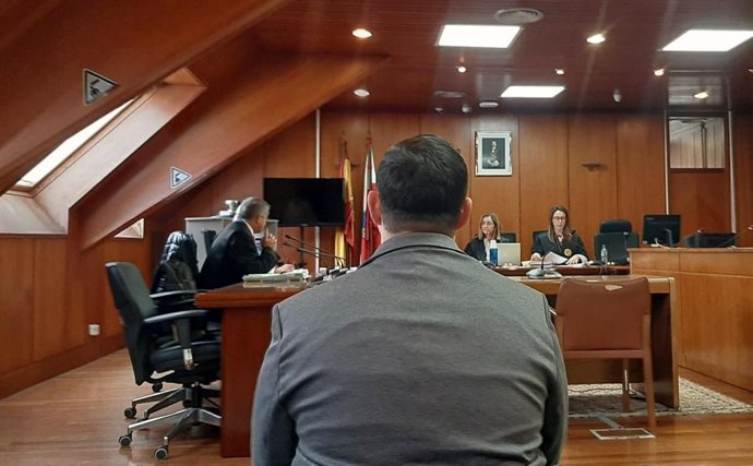 Instalador de alarmas acusado de violar a una clienta en su domicilio