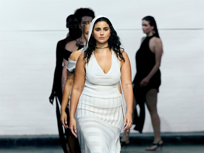 Desfile de la colección de Karoline Vitto x Pull & Bear en la London Fashion Week