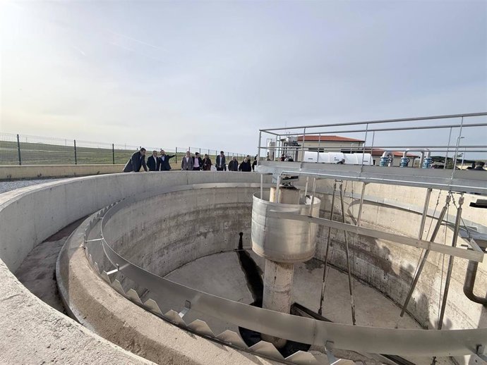 Visita del secretario de Estado de Medio Ambiente y otras autoridades a la EDAR de La Cumbre (Cáceres)