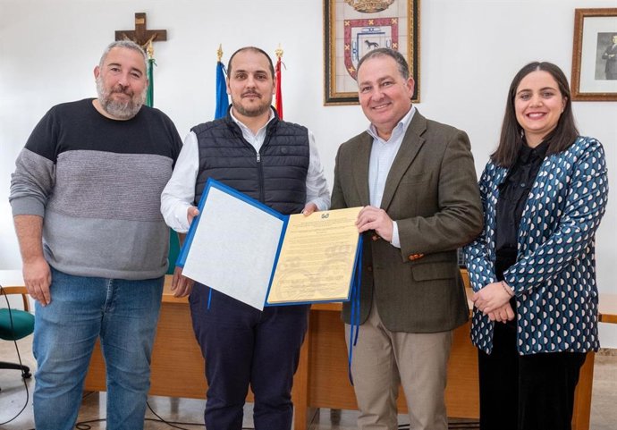 Entrega en Adamuz (Córdoba) de la la declaración institucional de concesión de la Medalla de Oro de la provincia de Huelva.