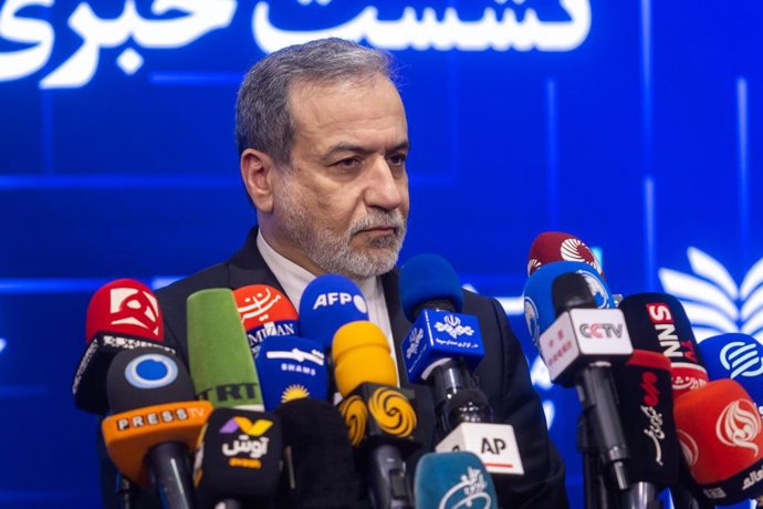 El ministro de Exteriores de Irán, Abbas Araqchi, durante una rueda de prensa el 8 de febrero de 2026 (archivo)