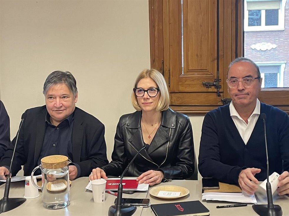 El director de TV3 Sigfrid Gras, la presidenta de 3Cat Rosa Rom y el jefe del Departamento de Ficción y Cine Oriol Sala-Patau