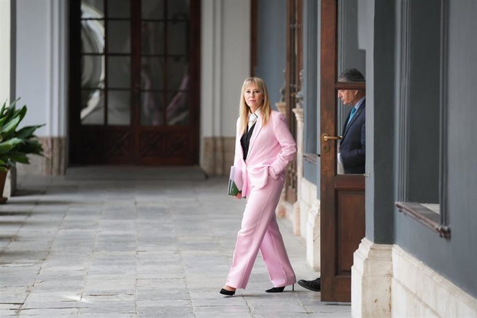 La consejera de Economía, Hacienda, Fondos Europeos y Diálogo Social y portavoz del Gobierno andaluz, Carolina España, durante la rueda de prensa posterior al Consejo de Gobierno.