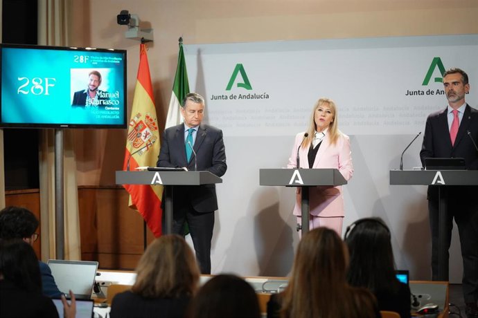 La consejera de Economía, Hacienda, Fondos Europeos y Diálogo Social, Carolina España, el consejero de Agricultura, Pesca, Agua y Desarrollo Rural, Ramón Fernández-Pacheco, y el consejero de Sanidad, Presidencia y Emergencias, Antonio Sanz.