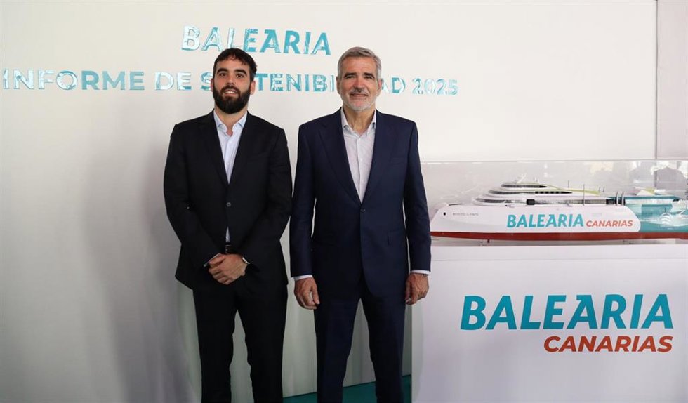 El presidente de Baleria, Adolfo Utor (d), y el vicepresidente de la naviera, Guillermo Utor (i), este miércoles durante la presentación de resultados de la compañía