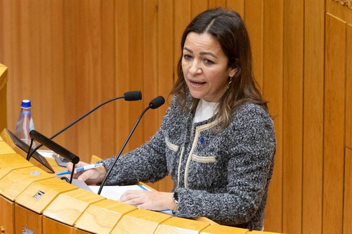 La conselleira do Mar, Marta Villaverde, en el pleno del Parlamento de Galicia