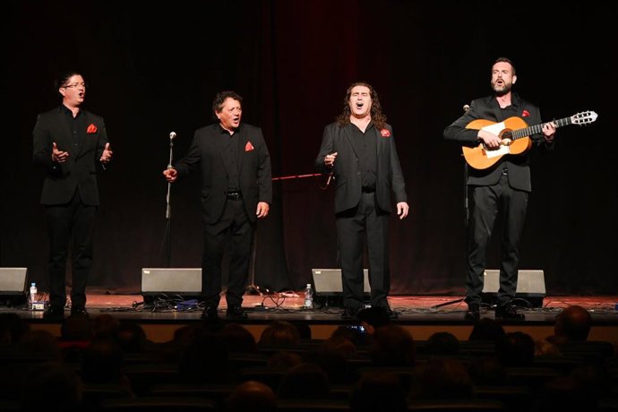 Archivo - Cantores de Híspalis participa en una gala benéfica en Tomares, en una foto de archivo.