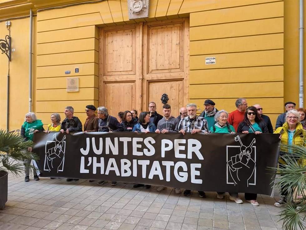 Concentración de Juntes per lHabitatge ante la Conselleria de Vivienda