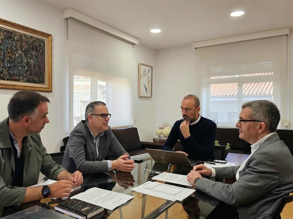 Archivo - Reunión entre el Ayuntamiento y la Gimnástica celebrada en mayo de 2025