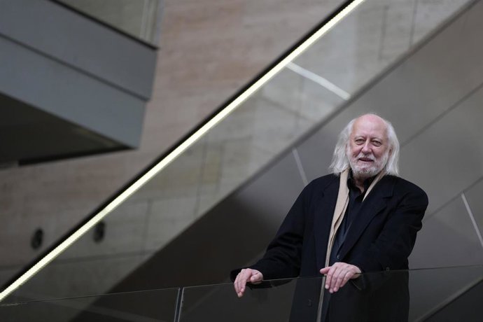 El escritor László Krasznahorkai durante una rueda de prensa en el CCCB, a 25 de febrero de 2026, en Barcelona, Catalunya (España). El autor visita España por primera vez tras recibir el Premio Nobel de Literatura 2025.