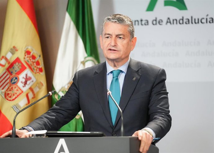 El consejero de Sanidad, Presidencia y Emergencias, Antonio Sanz, durante la rueda de prensa posterior al Consejo de Gobierno. A 25 de febrero de 2026, en Sevilla, (Andalucía, España).  