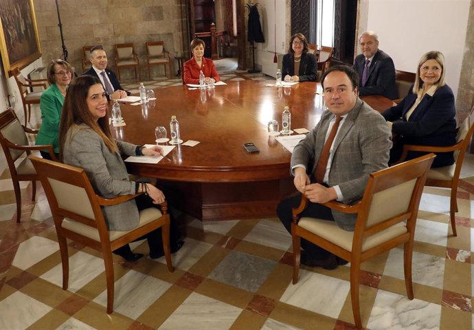 El president de la Generalitat, Juanfran Pérez Llorca, se reúne con los rectores y rectoras de las universidades valencianas.