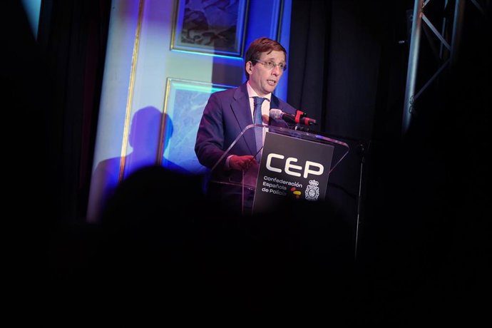 El alcalde de Madrid, José Luis Martínez-Almeida, ha recibido el Premio María José García Sánchez de la Confederación Española de Policía (CEP)