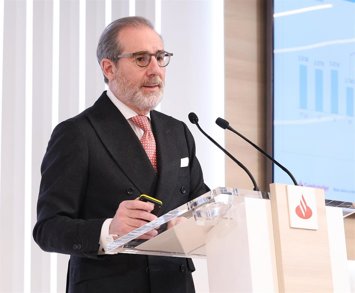 Archivo - El consejero delegado del Banco Santander, Héctor Grisi, a 5 de febrero de 2025, en Boadilla del Monte, Madrid (España).