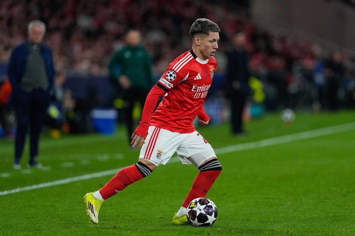 18 de fevereiro de 2026, Lisboa, Portugal: Gianluca Prestianni, do SL Benfica, em ação durante a primeira mão dos play-offs da UEFA Champions League 2025/26 entre o SL Benfica e o Real Madrid CF, no Estádio da Luz. Resultado final: SL Benfica 0:1 Real Mad