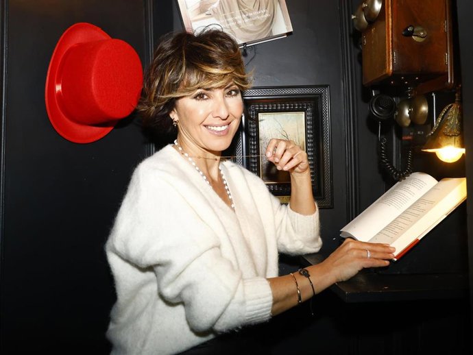 Sonsoles Ónega posa durante el almuerzo en el que se ha presentado su libro 'Llevará tu nombre'