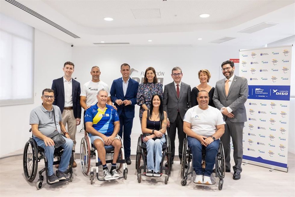Foto de familia tras el evento.