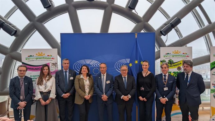 Hortiespaña cierra su campaña 'Esdeinvernadero' en el Parlamento Europeo.