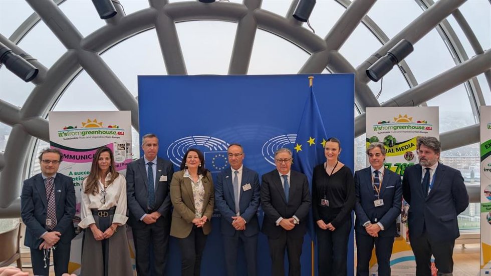 Hortiespaña cierra su campaña 'Esdeinvernadero' en el Parlamento Europeo.