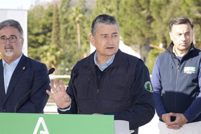 El consejero de Sanidad, Presidencia y Emergencias de la Junta de Andalucía, Antonio Sanz, interviene en el acto inaugural de la Base EMA Infoca Sierra de las Nieves. A 24 de febrero de 2026 en Marbella, Málaga (Foto de archivo).