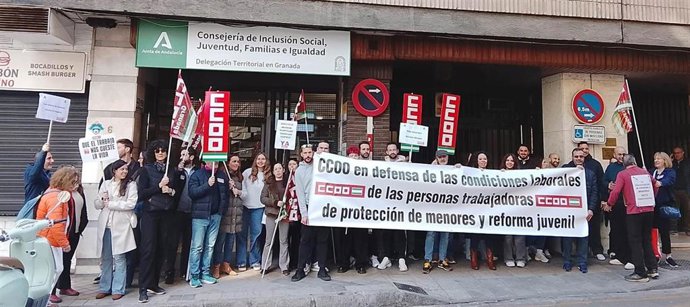 Movilización de CCOO ante la Consejería de Inclusión Social, Juventud, Familias e Igualdad.