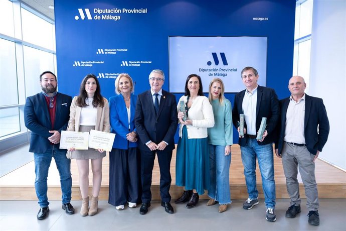 El presidente de la Diputación, Franciso Salado, entrega los premios Sabor a Málaga a los mejores aceites de oliva virgen extra de la provincia.