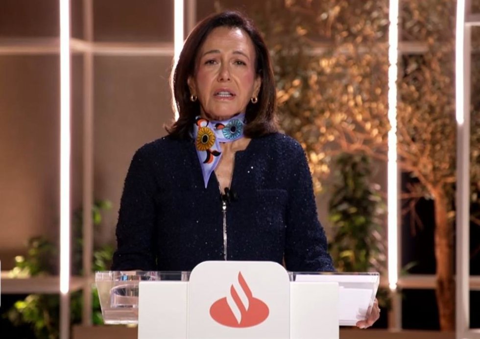 Archivo - La presidenta de Banco Santander, Ana Botín, en la junta de accionistas de 2025, que se celebró exclusivamente en formato online.