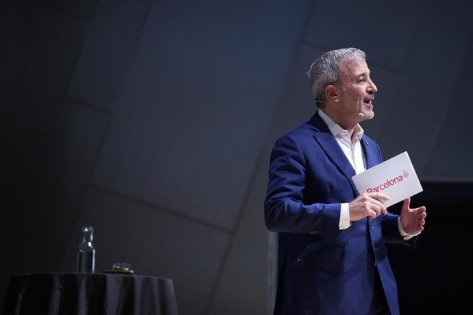 Collboni durant la trobada anual de 'L'alcalde Respon'.