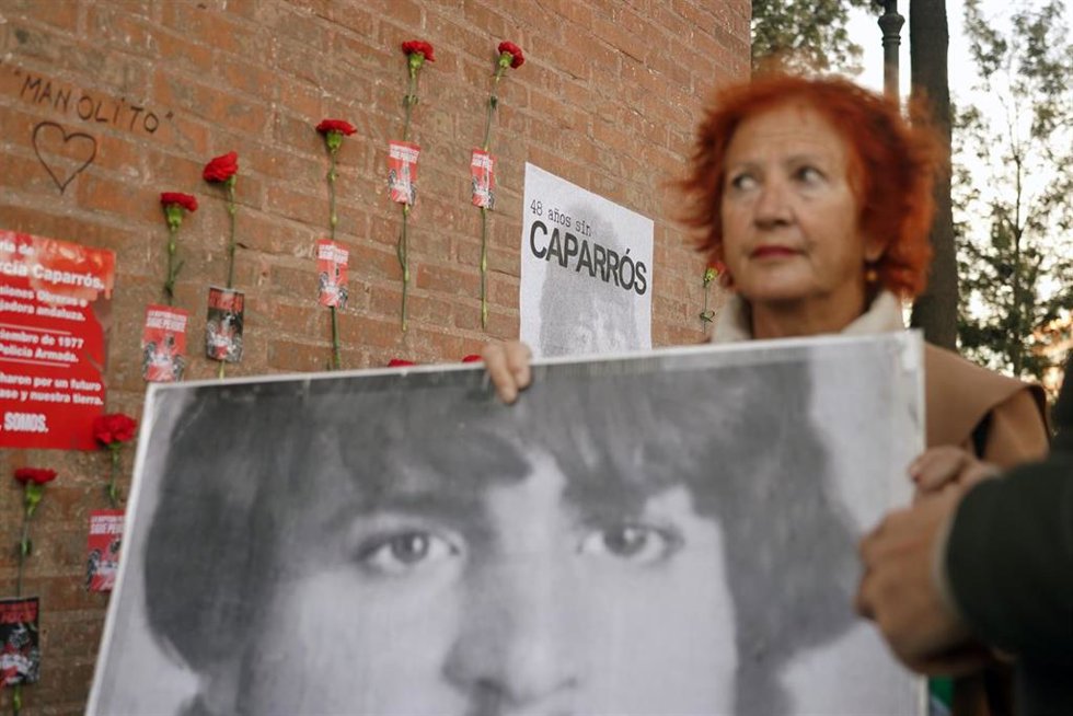 Archivo - Imagen de la ofrenda floral en homenaje a Manuel José García Caparrós por el 48 aniversario de su asesinato
