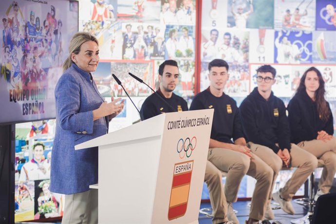 La ministra de Educación, Formación Profesional y Deportes, Milagros Tolón, en el encuentro con el equipo olímpico español Milano-Cortina 2026