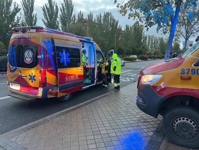 Archivo - Recurso de una ambulancia de Samur-Protección Civil