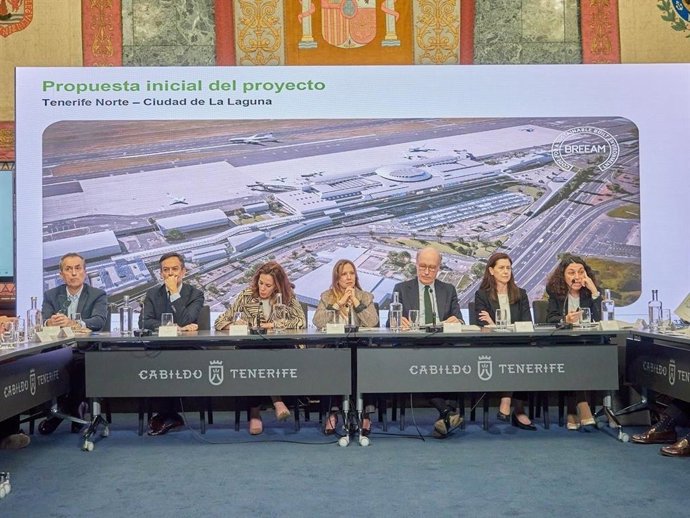 Reunión entre el Cabildo de Tenerife y Aena para abordar los proyectos de inversión en los dos aeropuertos de la isla