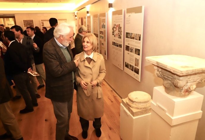 La alcaldesa de Jerez de la Frontera (Cádiz), María José García-Pelayo, en la inaugurado la exposición sobre los resultados de la intervención de conservación y consolidación acometida en la Casa Palacio Riquelme.