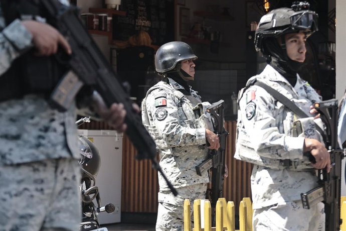 24 February 2026, Mexico, Mexico City: The Specialized Prosecutor's Office for Organized Crime (Femdo) in Mexico City maintaining a strong National Guard security operation to prevent any potential attacks, following the capture and death of Nemesio Osegu