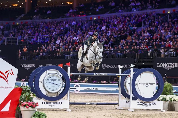 Archivo - El campeón olímpico de salto Christian Kukuk ficha como embajador de Longines.