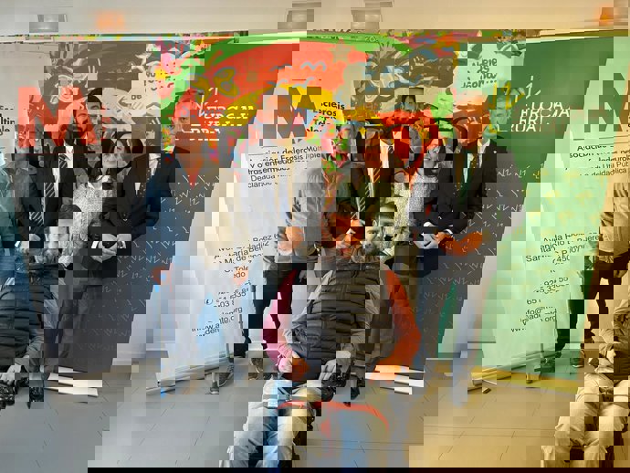 Entrega de la recaudación de Eurocaja Rural a Ademto por el partido preCorpus organizado por Europa Press