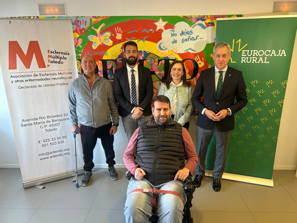 Entrega de la recaudación de Eurocaja Rural a Ademto por el partido preCorpus organizado por Europa Press