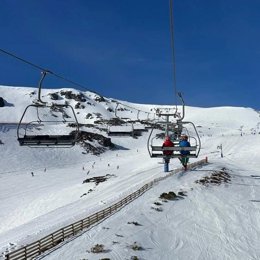 La estación invernal de San Isidro (León) encara el fin de semana con 16,5 kilómetros esquiables.