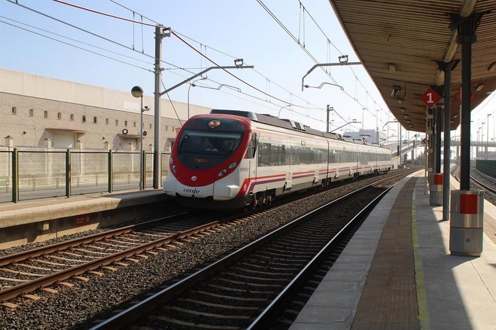 Archivo - Tren entre Huelva y Sevilla.