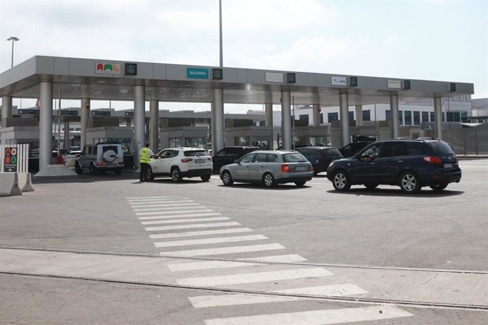 Archivo - Embarque de coches 