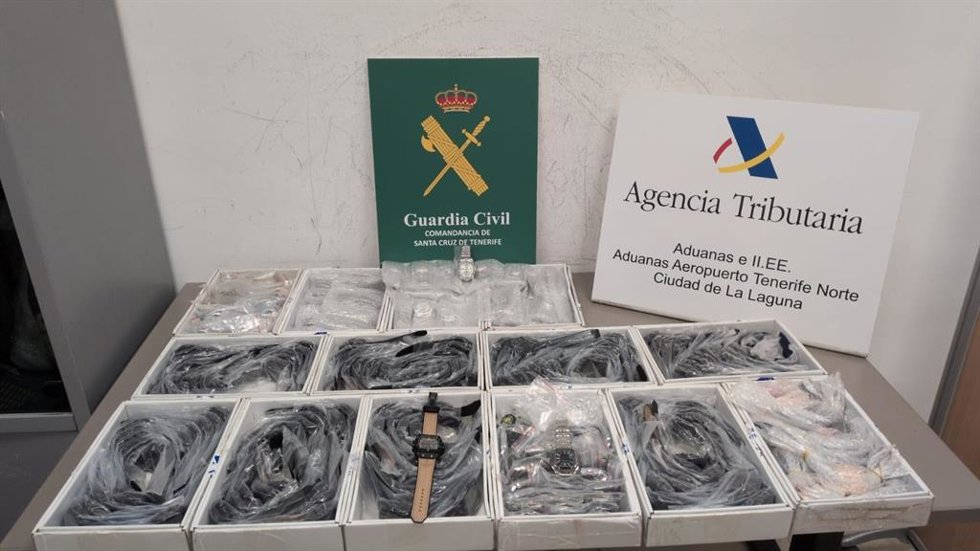 Sucesos.-Intervenidos en el Aeropuerto de Tenerife Norte 241 relojes falsificados de marcas de alta gama